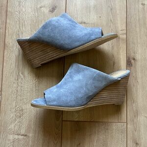 [UNWORN] Splendid Suede Open Toe Wedges
